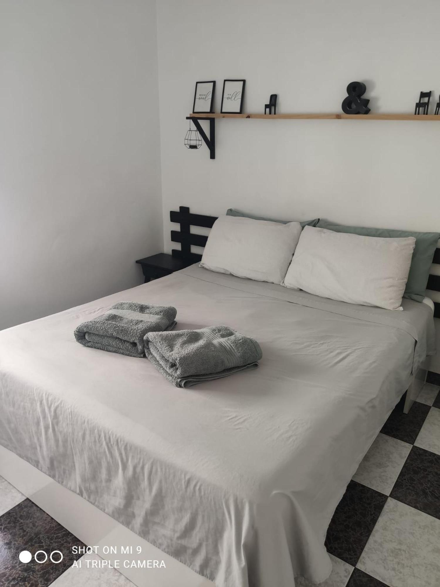 Habitacion 2 En Tercera Planta Sin Ascensor No Es Un Piso Entero! A Compartir Bano Y Cocina! ฟูเอนฮิโรลา ภายนอก รูปภาพ